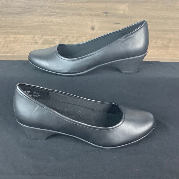 Safe T Step Womens Heels Shoes Black Size 9 Slip On Pump Faux Leather 1.5" Heel - Picture 1 of 11